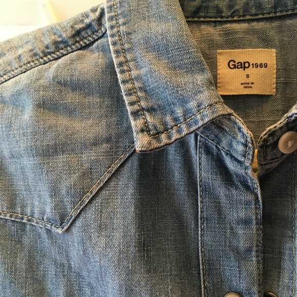 Gap Chambray Denim Button Up - Picture 5 of 6